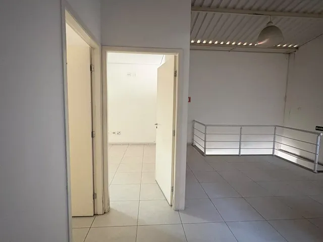 Loja com 250m², para alugar, no bairro Vila Gustavo em São Paulo