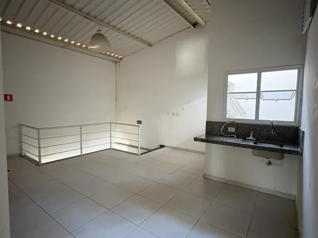Loja com 250m², para alugar, no bairro Vila Gustavo em São Paulo