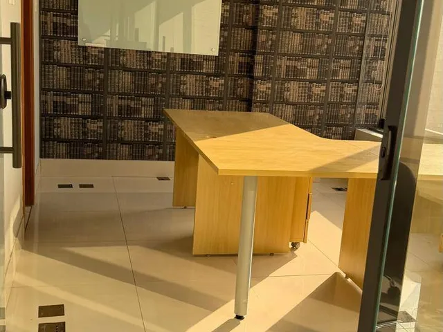Loja à venda ou para alugar, no bairro Dezoito do Forte Empresarial/Alphaville. em Barueri
