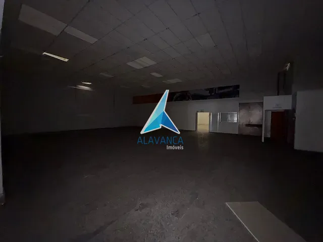 Galpão / Barracão com 380m², para alugar, no bairro Grã-Duquesa em Governador Valadares