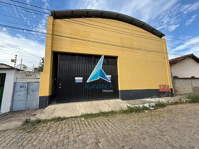Galpão / Barracão com 380m², para alugar, no bairro Grã-Duquesa em Governador Valadares