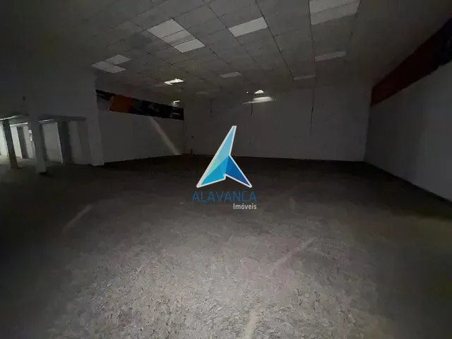 Galpão / Barracão com 380m², para alugar, no bairro Grã-Duquesa em Governador Valadares