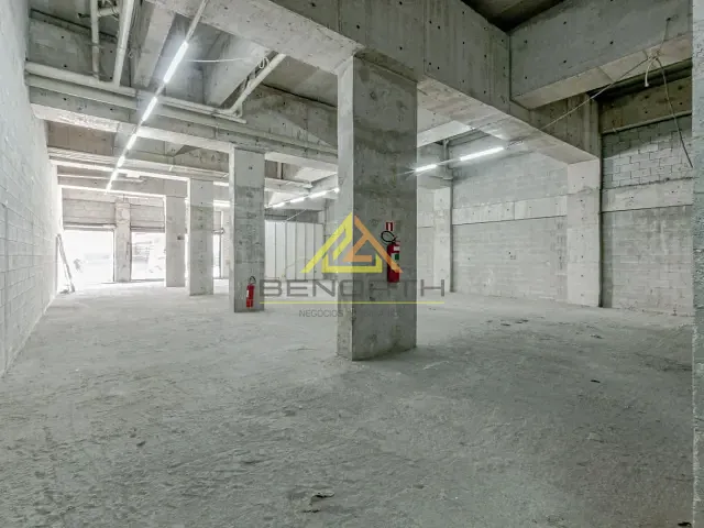 Loja com 362m², à venda, no bairro Parada Inglesa em São Paulo