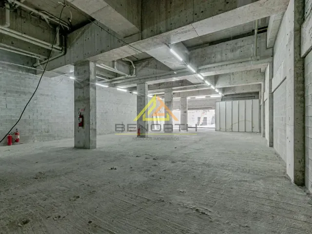 Loja com 362m², à venda, no bairro Parada Inglesa em São Paulo