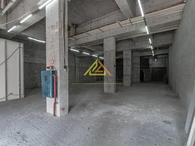 Loja com 362m², à venda, no bairro Parada Inglesa em São Paulo
