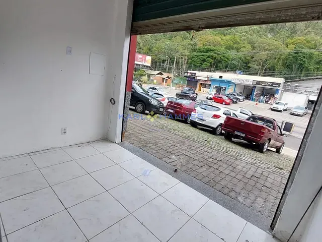 Loja para alugar, no bairro Corrêas em Petrópolis