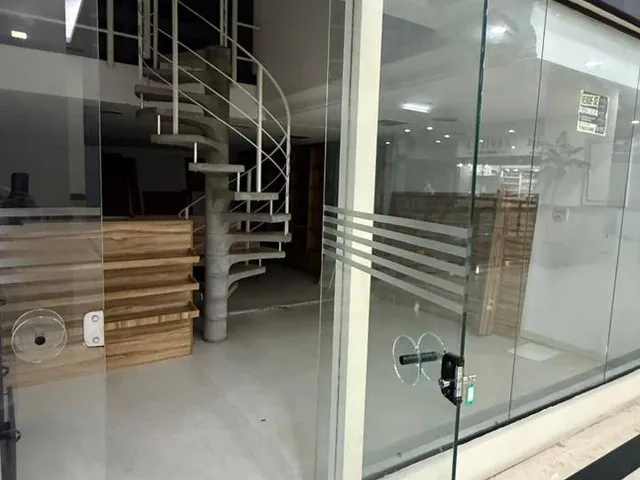 Loja à venda ou para alugar, no bairro Condomínio Centro Comercial Alphaville em Barueri