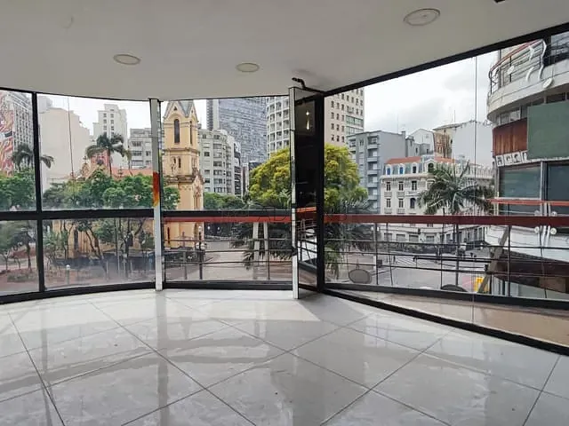 Loja à venda ou para alugar, no bairro Centro em São Paulo