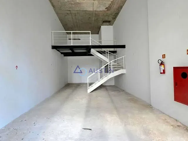 Loja à venda ou para alugar, no bairro Pinheiros em São Paulo