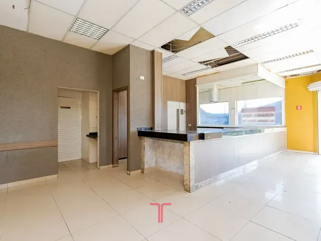 Loja com 190m², para alugar, no bairro Santa Quitéria em Curitiba