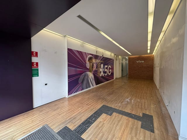 Loja com 150m², para alugar, no bairro Centro em Salto de Pirapora