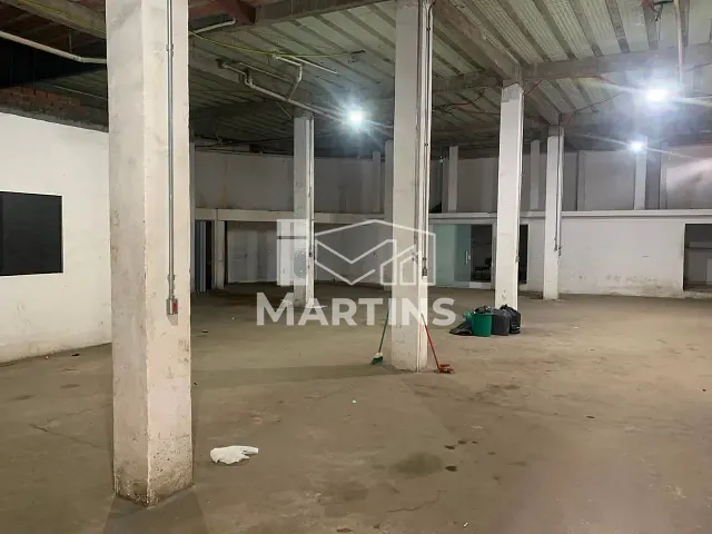 Loja à venda ou para alugar, no bairro Jardim Mitsutani em São Paulo