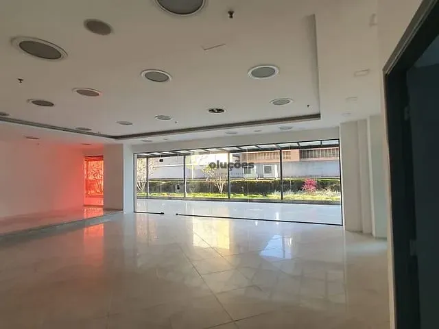 Loja à venda ou para alugar, no bairro Vila Olímpia em São Paulo