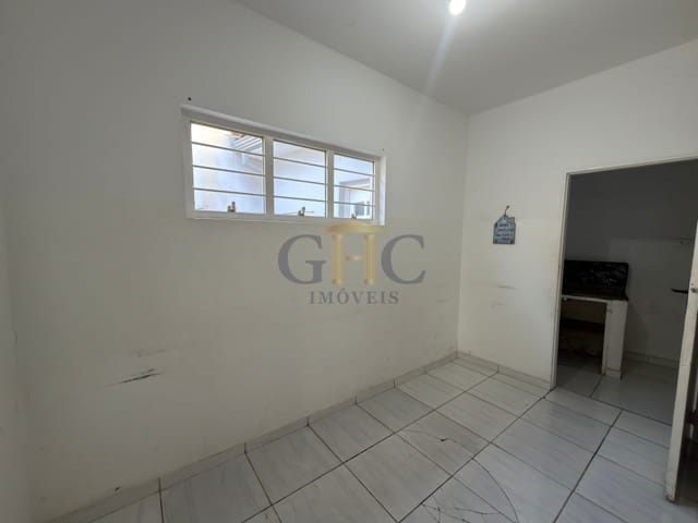Loja com 120m² 2 quartos e 1 banheiro, para alugar, no bairro Centro em Salto de Pirapora