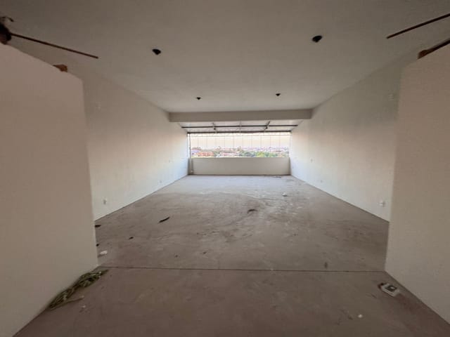 Loja com 220m², para alugar, no bairro Jardim Caiman em Campinas