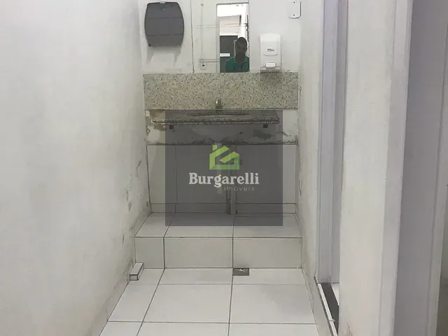 Loja com 58m², para alugar, no bairro Centro em Lavras