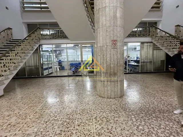 Loja com 598m², para alugar, no bairro República em São Paulo