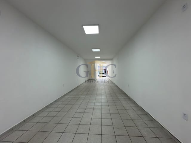 Loja com 150m², para alugar, no bairro Centro em Salto de Pirapora