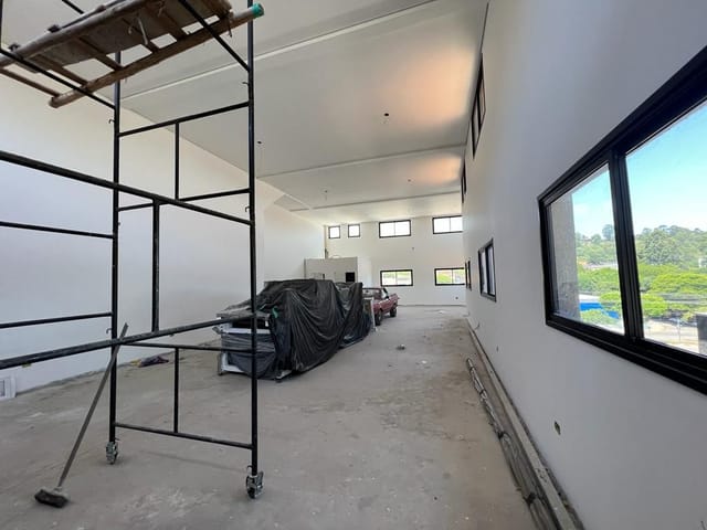 Loja com 650m², para alugar, no bairro Portais (Polvilho) em Cajamar
