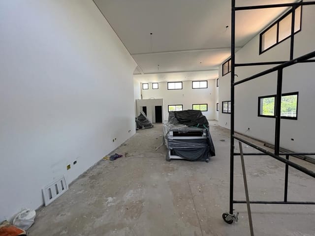 Loja com 650m², para alugar, no bairro Portais (Polvilho) em Cajamar
