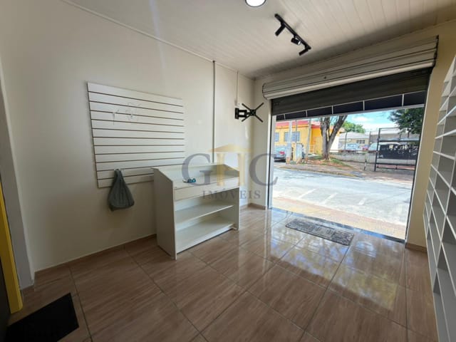 Loja com 30m², para alugar, no bairro Centro em Salto de Pirapora