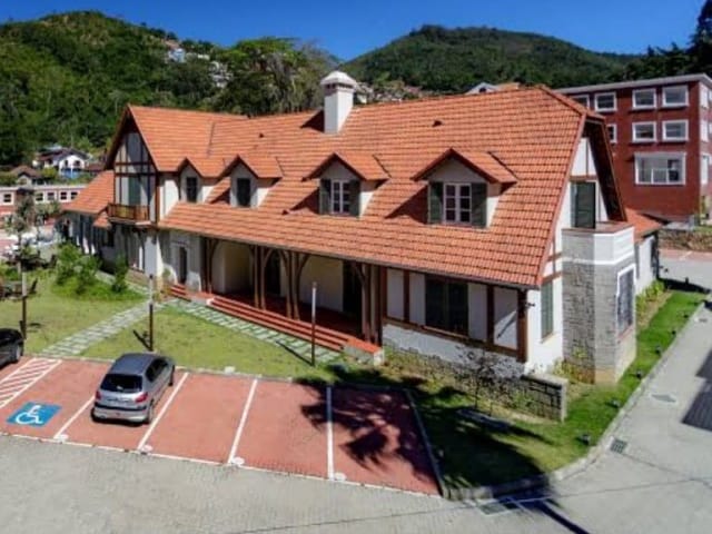 Loja à venda, no bairro Quarteirão Brasileiro em Petrópolis