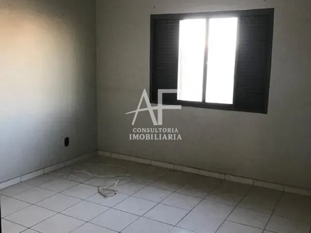 Loja com 300m², para alugar, no bairro Centro em Pindamonhangaba