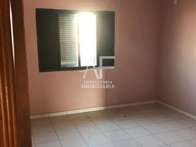 Loja com 300m², para alugar, no bairro Centro em Pindamonhangaba