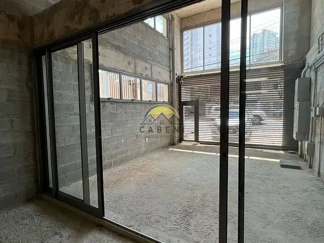 Loja com 390m², para alugar, no bairro Vila Romana em São Paulo