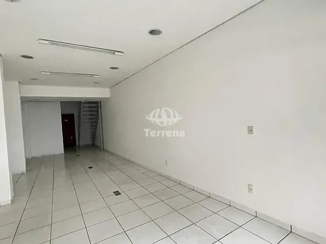 Loja com 80m², para alugar, no bairro Centro em Blumenau