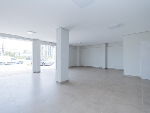 Loja com 58m², para alugar, no bairro Areal em Pelotas