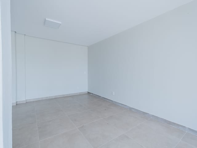 Loja com 58m², para alugar, no bairro Areal em Pelotas
