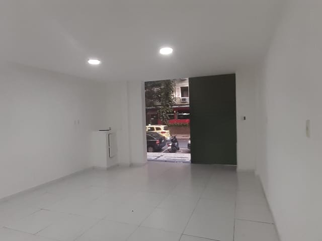 Foto do Loja - Loja ampla linear, ideal para seu negócio, parte elétrica e hidráulica em perfeito estado de conservação, banheiro social | GrupoApi