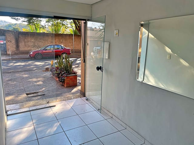 Foto do Loja - Loja com aproximadamente 43 m² para locação no bairro Caiçara, Belo Horizonte-MG | Laris imóveis