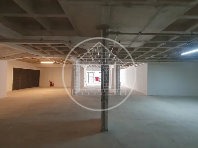 Loja com 390m², para alugar, no bairro Campo Belo em São Paulo