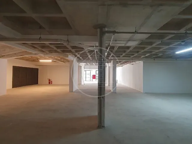 Loja com 390m², para alugar, no bairro Campo Belo em São Paulo