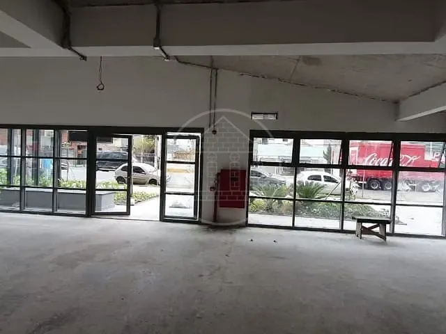 Loja com 390m², para alugar, no bairro Campo Belo em São Paulo