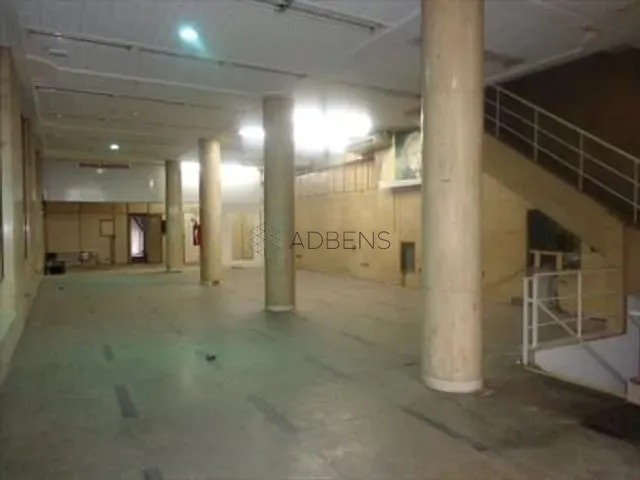 Loja à venda ou para alugar, no bairro República em São Paulo