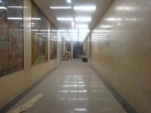 Loja à venda ou para alugar, no bairro República em São Paulo