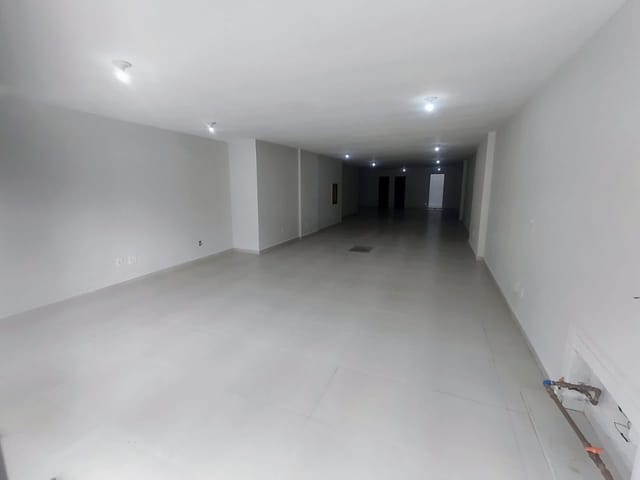 Loja com 188m², à venda, no bairro Centro em Macaé