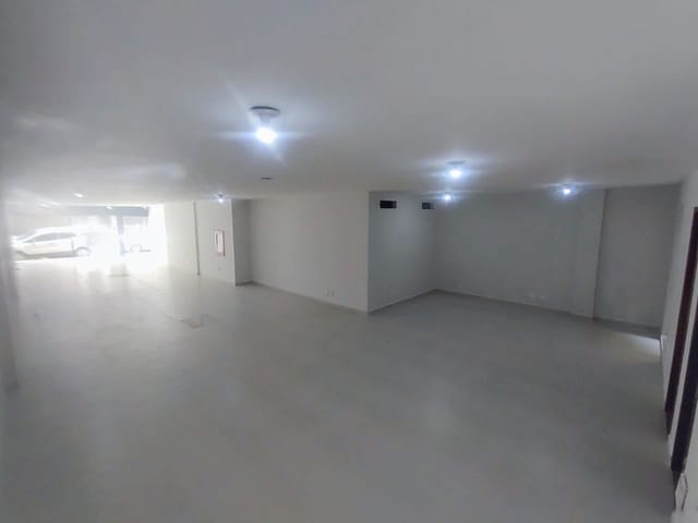 Loja com 188m², à venda, no bairro Centro em Macaé