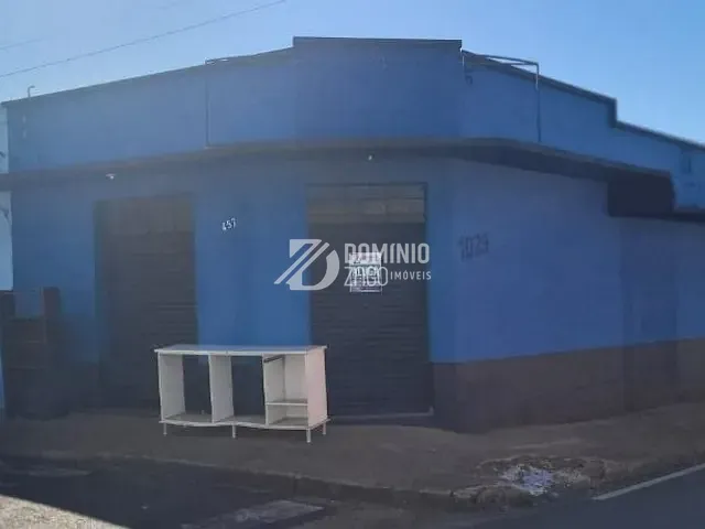 Loja com 360m², para alugar, no bairro São Benedito em Uberaba
