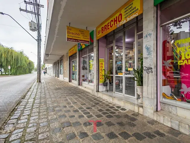 Loja à venda ou para alugar, no bairro Centro em Curitiba