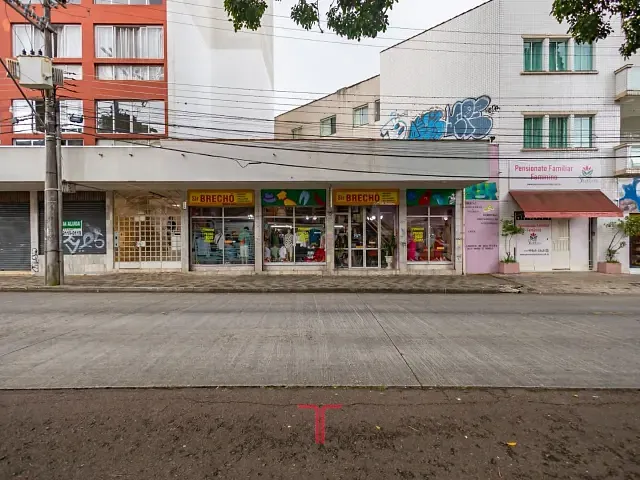Loja à venda ou para alugar, no bairro Centro em Curitiba