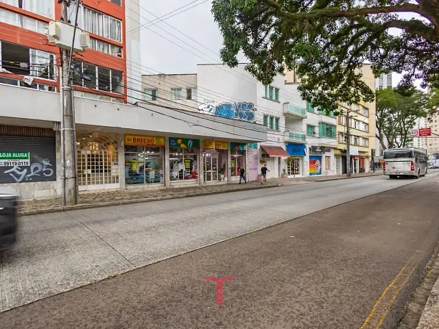 Loja à venda ou para alugar, no bairro Centro em Curitiba