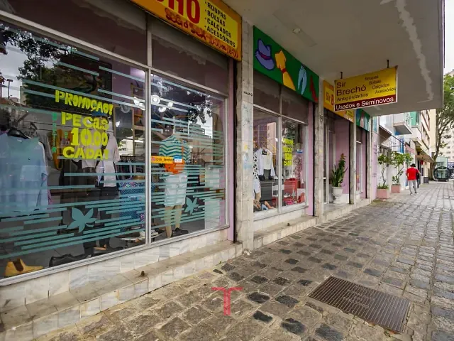 Loja à venda ou para alugar, no bairro Centro em Curitiba