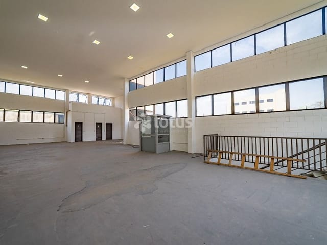 Loja com 324m², para alugar, no bairro Portais (Polvilho) em Cajamar
