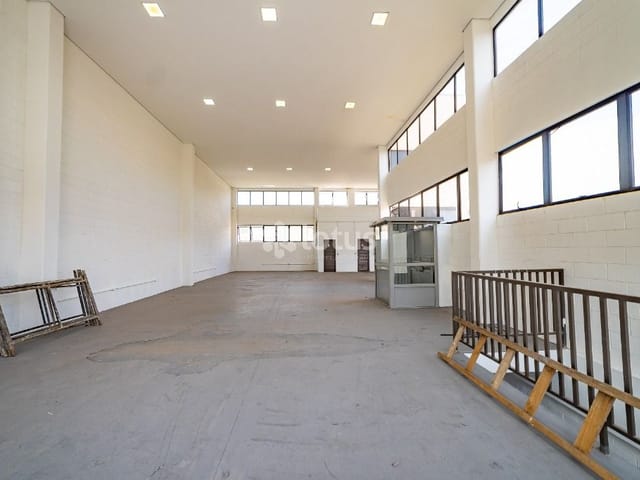 Loja com 324m², para alugar, no bairro Portais (Polvilho) em Cajamar