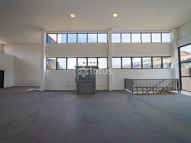 Loja com 324m², para alugar, no bairro Portais (Polvilho) em Cajamar