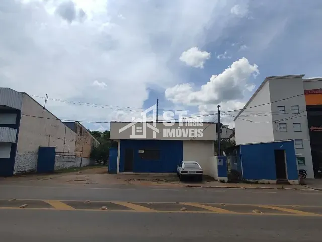 Loja com 2650m², para alugar, no bairro Andradas em Andradas